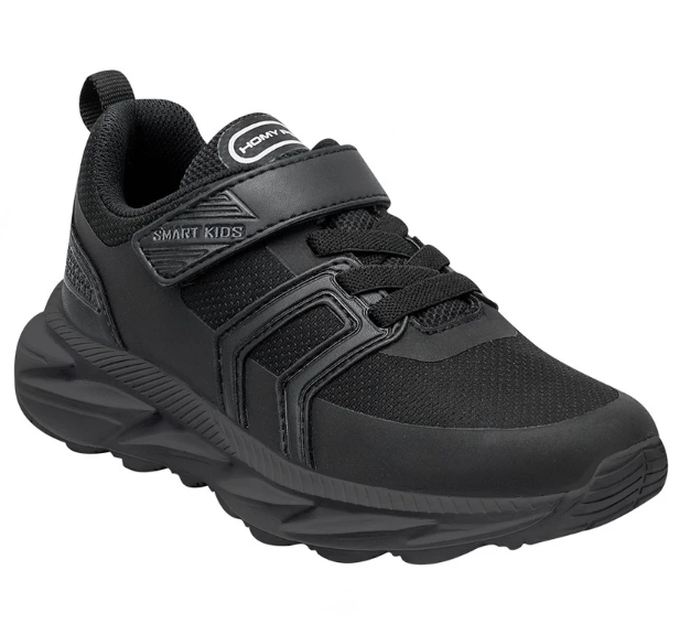 Untuk sepatu sekolah hitam polos, bisa mempertimbangkan produk dari Homyped