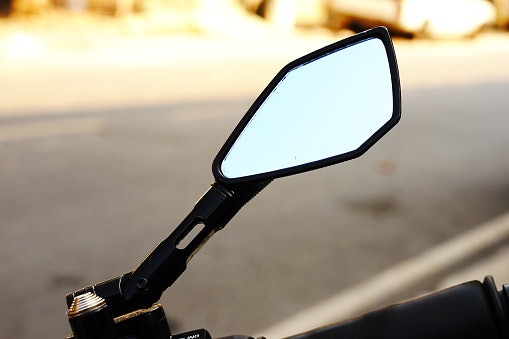 Spion tomok: Minimalis dengan style premium