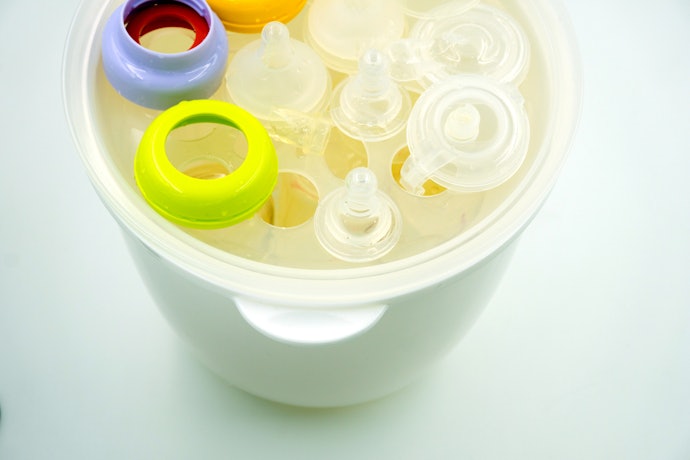 Sterilizer: Untuk mensterilkan peralatan MPASI