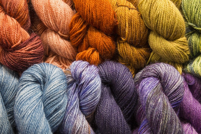 Novelty yarn: Pilihan benang dengan corak dan tekstur yang unik