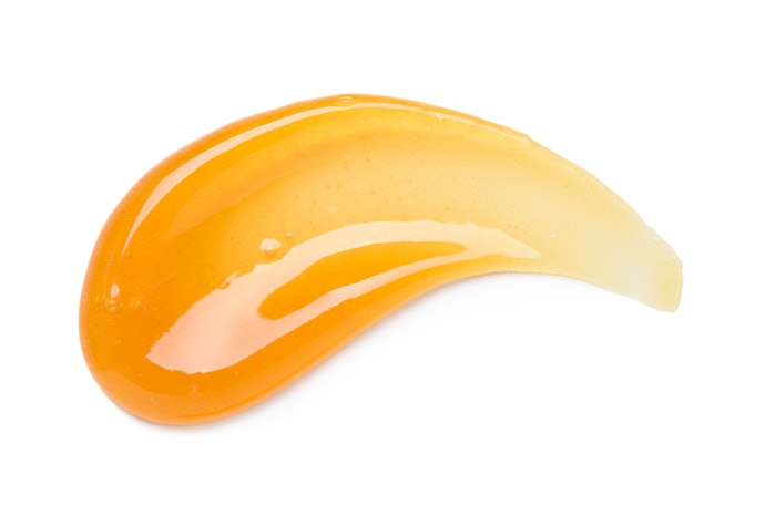 Untuk mencerahkan kulit, pilih moisturizer gel dengan vitamin C, niacinamide, glycolic acid, dan glutathione