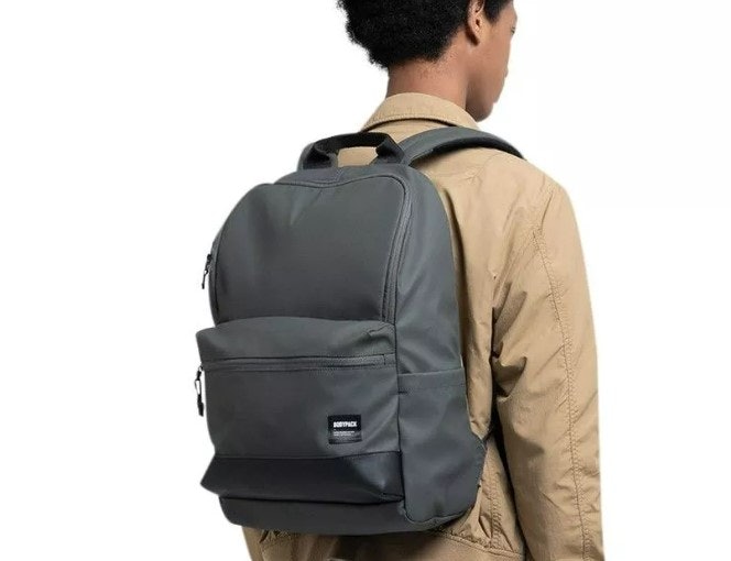 Tas ransel: Punggung tak mudah nyeri berkat dua tali penyangga