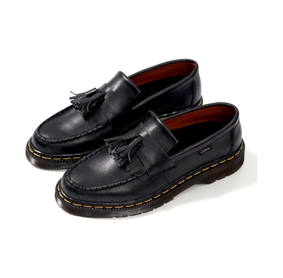 Loafers: Bisa dipakai kerja atau kondangan, contohnya dari WIISHOE dengan harga 400 ribuan