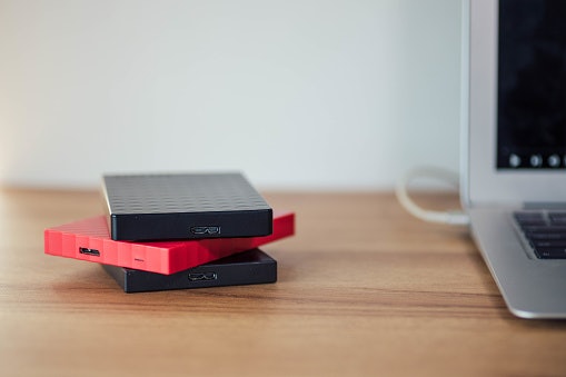 Hard disk eksternal, kapasitas besar untuk menyimpan banyak file