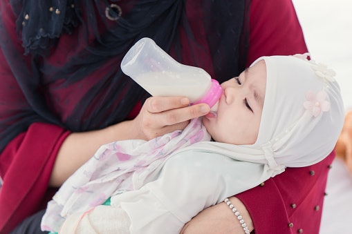 Untuk bayi baru lahir berusia <6 bulan, temukan susu formula pada rentang usia tersebut untuk memenuhi kebutuhan dasar bayi