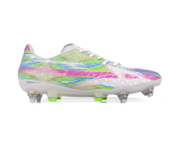 Specs, brand lokal dengan sepatu bola SG (soft ground) untuk tanah yang basah