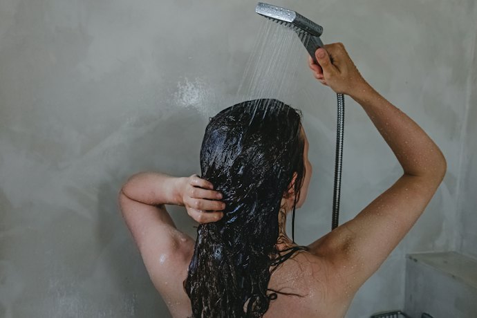 Rinse-out conditioner, dipakai setelah shampoo