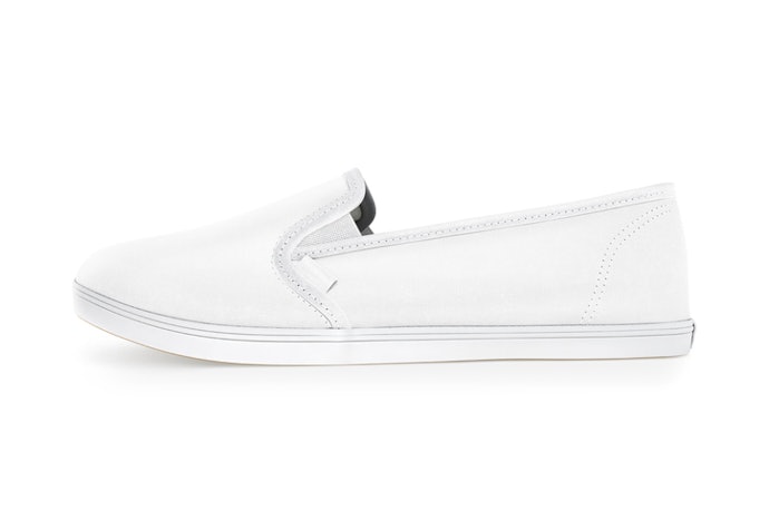 Flat shoes dan sneakers untuk suasana kasual dan aktivitas sehari-hari