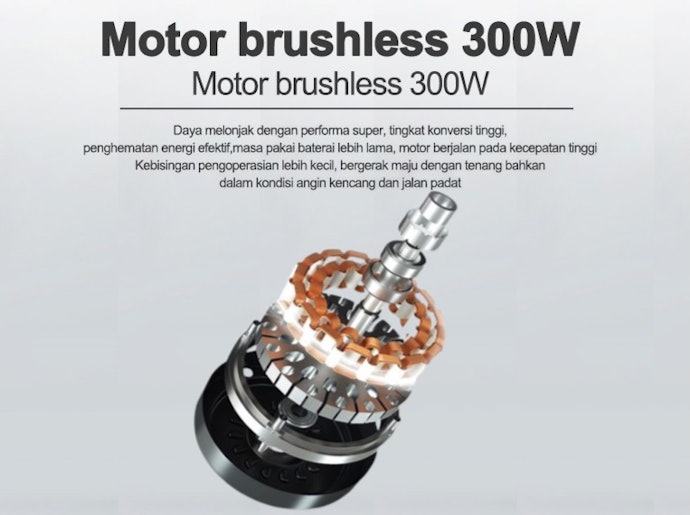 Untuk jalanan datar dan pemakaian ringan, skuter listrik dengan daya motor 300–500 W sudah cukup mumpuni