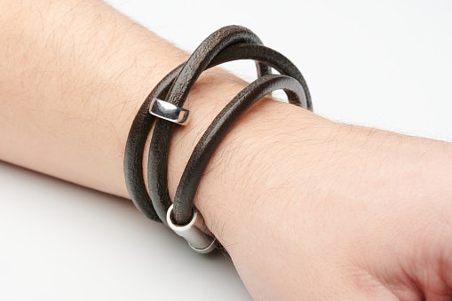 Tali/Kulit: Memiliki desain yang timeless
