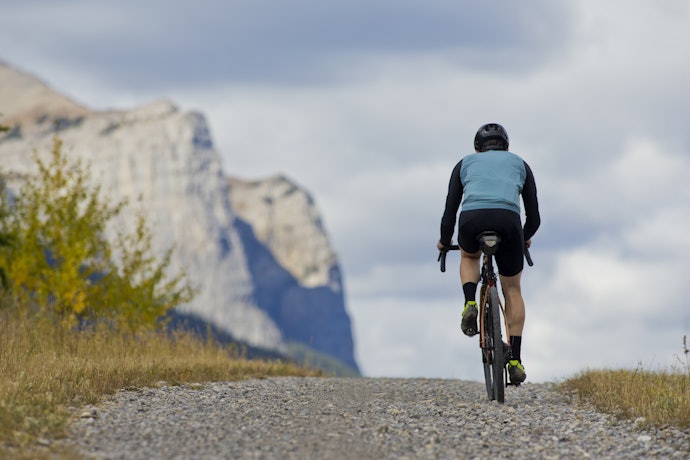 Road race bike: Cukup untuk bersepeda di trek yang rasio medan off road-nya tergolong sedikit