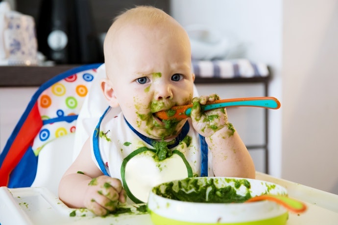 Feeding spoon : bukan untuk bayi yang sedang belajar makan sendiri