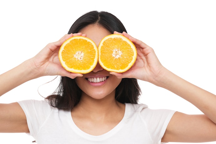 Bila kamu ingin hasil yang lebih optimal, pilih produk dengan kombinasi beberapa brightening agent, misalnya niacinamide dengan vitamin C atau alpha arbutin