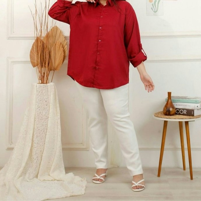 Blouse atau kemeja, cocok untuk acara semiformal hingga formal
