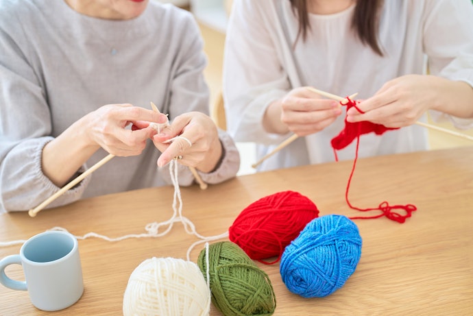 Benang rajut ringan (lace, fingering/sock, dan sport): Untuk proyek dengan detail presisi