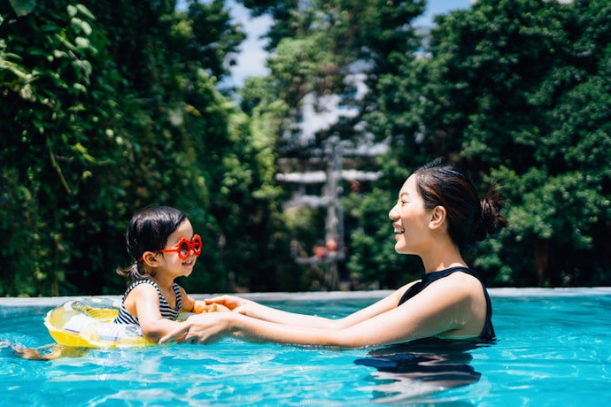 Untuk liburan bersama keluarga: Kolam renang dan kids area