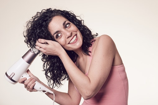 Rambut keriting, formula yang melembapkan untuk membuat tekstur keriting makin jelas dan indah