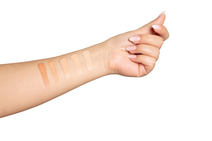 Jika Anda ingin cerah seketika, sunscreen tone up atau tinted sunscreen juga bisa dipertimbangkan