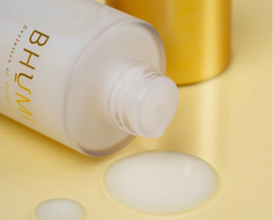 Toner dengan kandungan hyaluronic acid: Memberikan hidrasi pada kulit dengan baik