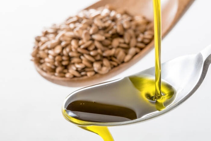 Olive oil dan argan oil: Untuk melembapkan rambut kering