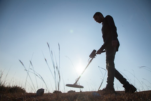 Metal detector underground, andalan para pemburu logam berharga