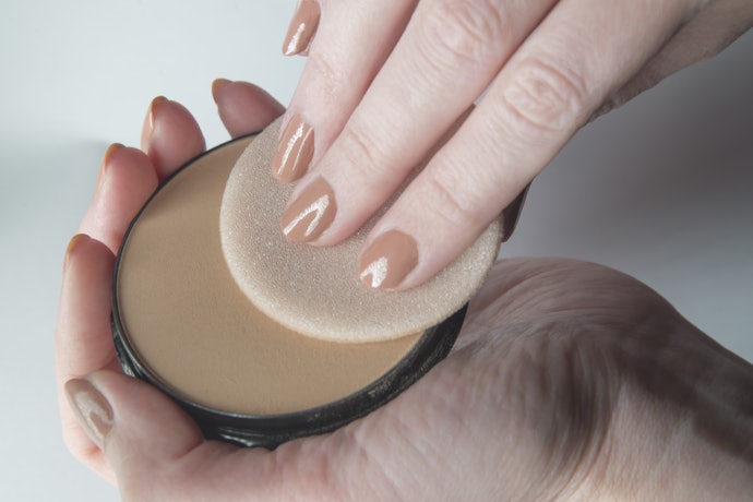 Foundation powder: Paling praktis karena bisa dipakai tanpa makeup lanjutan
