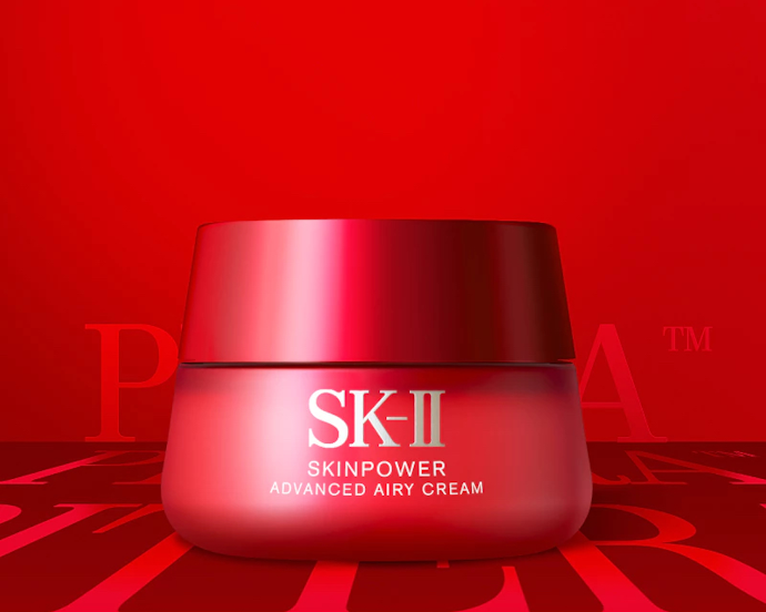 Untuk kulit usia 40 dan 50 tahun, pilih rangkaian SK-II SKINPOWER, seperti essence, cream, dan eye cream