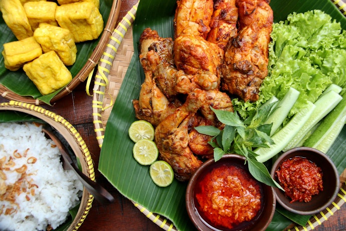 Ayam bakar bumbu rujak: Rasa pedas, asam, dan manis berbaur jadi satu