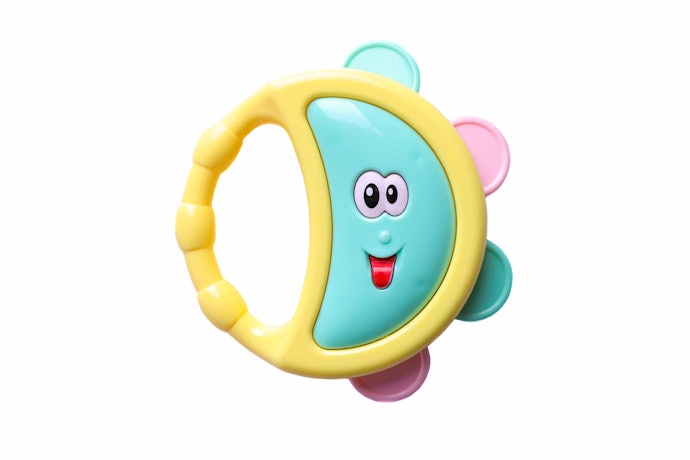 Namun, akan lebih baik bila mencari teether berbahan polypropylene untuk bayi berusia 8 bulan ke atas