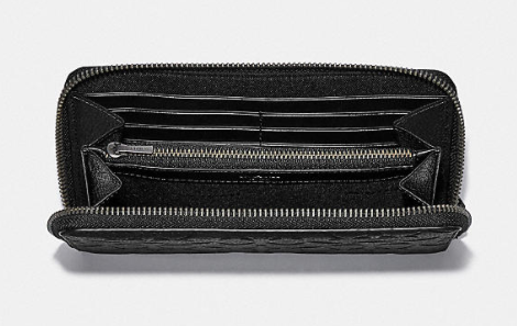 Travel wallet: Didesain khusus untuk menyimpan dokumen-dokumen travelling Anda