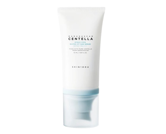 Chemical sunscreen yang dilengkapi niacinamide, cocok untuk kulit kering, kusam, serta bruntusan atau berjerawat tidak meradang