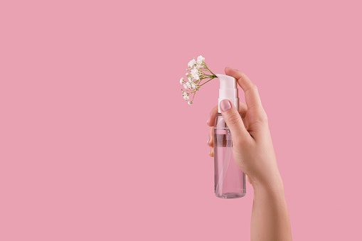 Aroma bunga, seperti mawar, memberikan kesan elegan