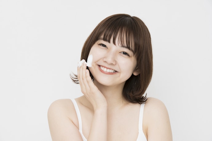 Untuk pemakaian harian atau untuk remaja: Pilih basic skincare seperti face wash, moisturizer, dan sunscreen