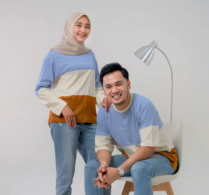 Hip Hip Huka: Tampil beda dengan kaus couple multicolor