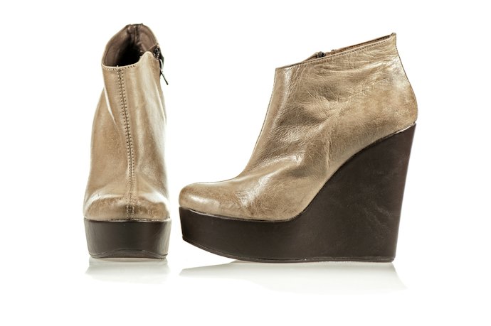 Wedge ankle boots: Mampu menyokong tubuh dan stabil