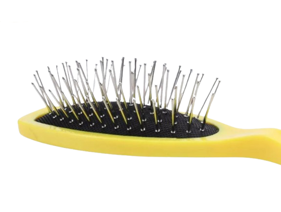 Apabila rambut Anda keriting atau lebih sensitif karena pernah diwarnai, bleaching, smoothing, utamakan yang materialnya kawat atau besi