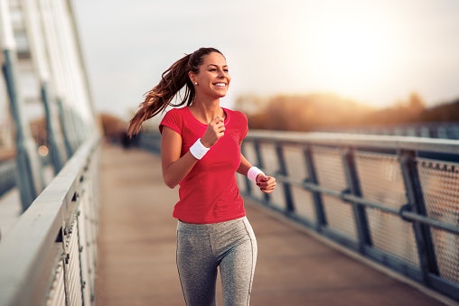 Running, bahannya mampu menyerap keringat dengan baik