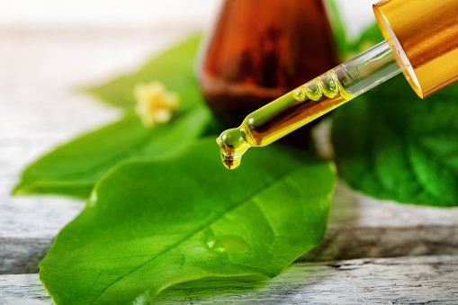Jika masalah Anda adalah jerawat, cari yang punya antiacne seperti tea tree oil