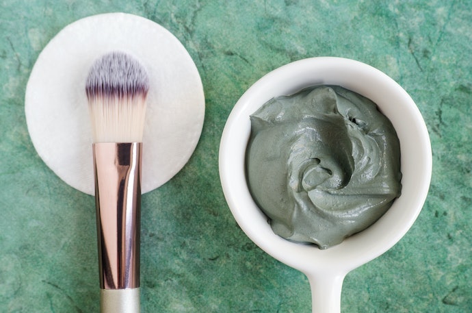 Jika kulit kombinasi juga sensitif, cari kaolin clay mask tadi dengan kandungan eksfoliasi PHA