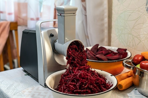 Punya dapur yang sempit? Pilih penggiling daging tipe duduk atau jepit