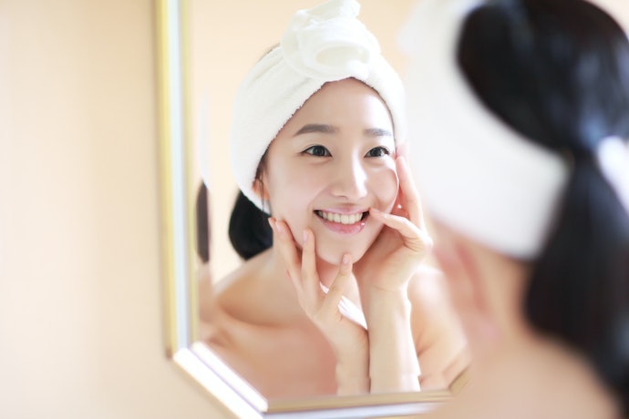 Jika Anda ingin kulit lebih cepat cerah dan merata, pilih essence yang mengandung kombinasi niacinamide dengan brightening agent lainnya