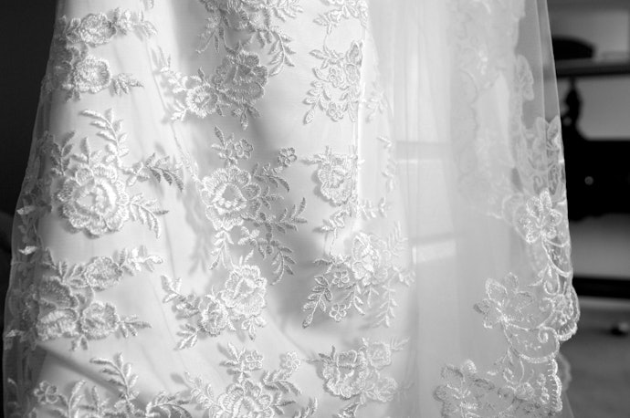 Brokat, elegan dan cocok dipakai di acara formal
