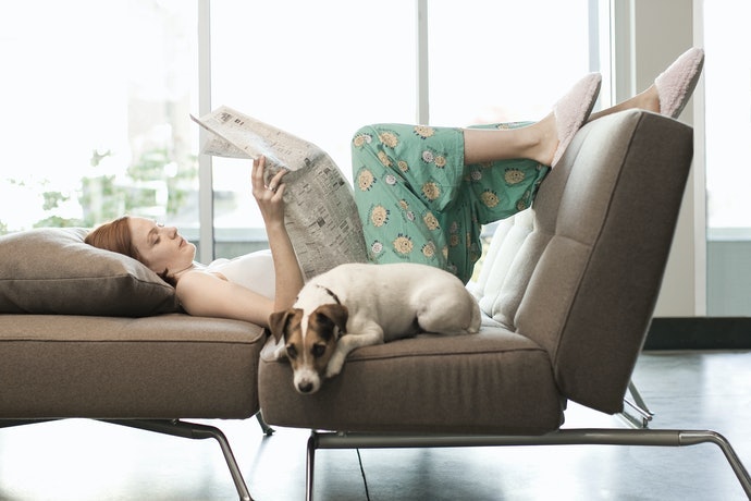 Couch dan sofa dengan sandaran kepala untuk Anda yang membutuhkan relaksasi