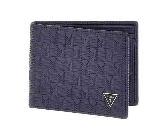 GUESS: Menyediakan dompet kulit dengan pattern khas ala brand GUESS