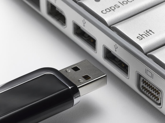 USB: Bisa digunakan untuk PC dan PlayStation