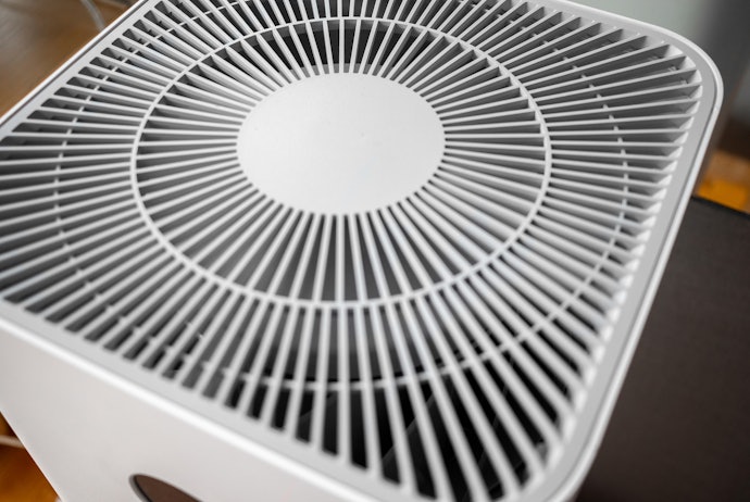 Jika ruangan lebih besar, pertimbangkan untuk memilih tower fan dengan fitur air cooler