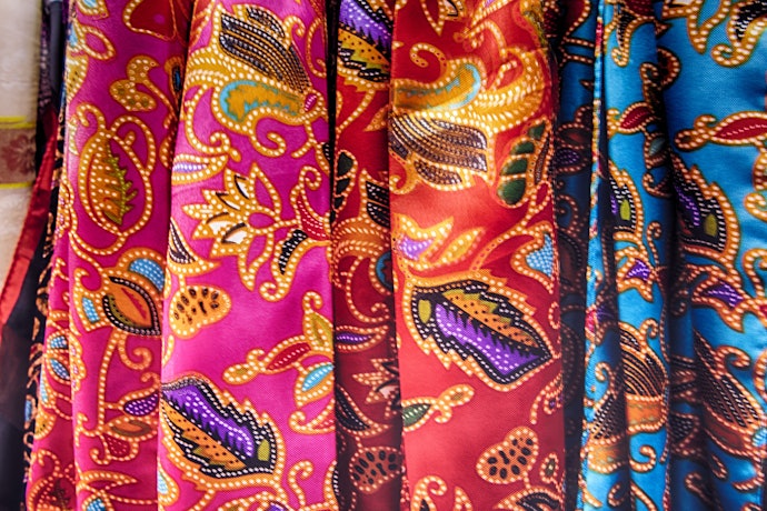 Motif batik pesisiran dan modern, memiliki lebih banyak motif