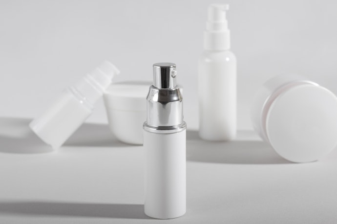 Untuk mata panda akibat hiperpigmentasi: Cari tambahan brightening agent, seperti niacinamide dan tranexamic acid