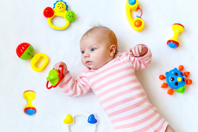 Newborn dan infant: Menfokuskan pada stimulasi sensorik dan motorik halus