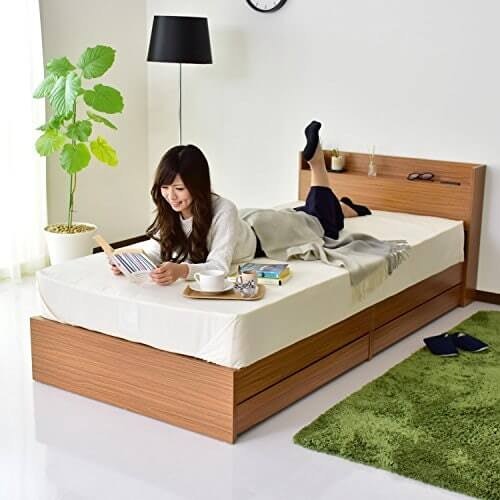 Tempat tidur dengan laci, memberi Anda ruang penyimpanan